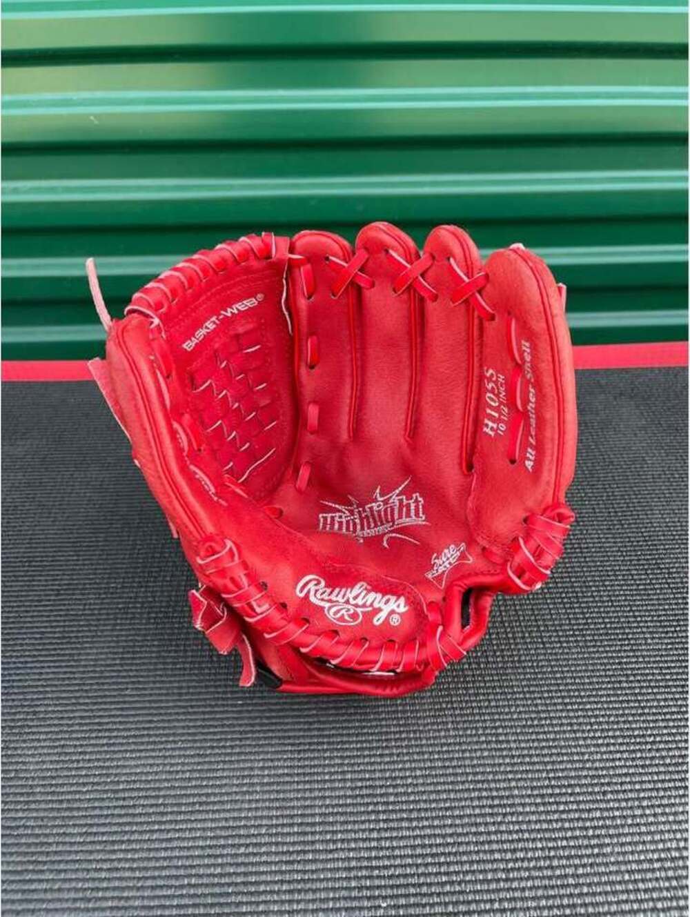 Rawlings Highlight Series 10.5 Inch Baseball Glove